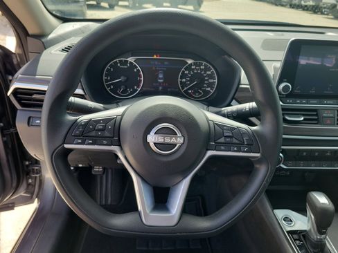 Used 2025 Nissan Altima 2.5 SV image 23