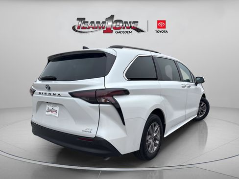 Used 2024 Toyota Sienna XLE image 8