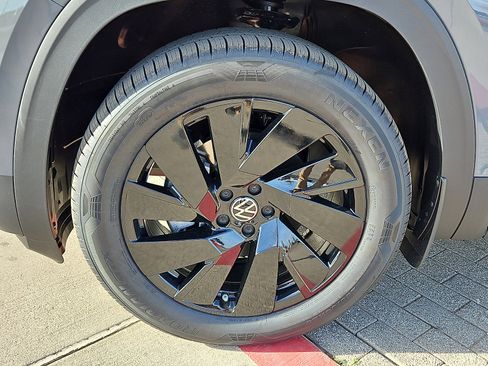 New 2026 Volkswagen Atlas SE image 6