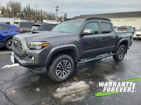 Used 2022 Toyota Tacoma TRD Sport image 3
