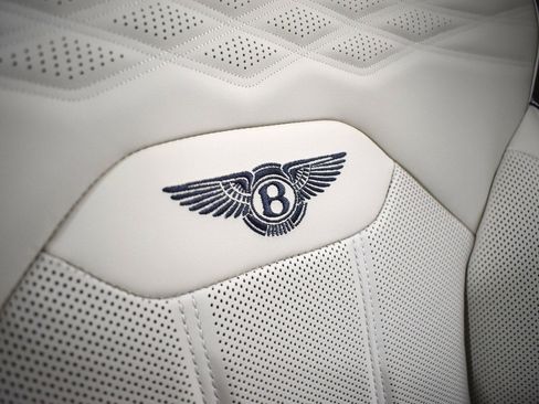 New 2025 Bentley Bentayga image 38