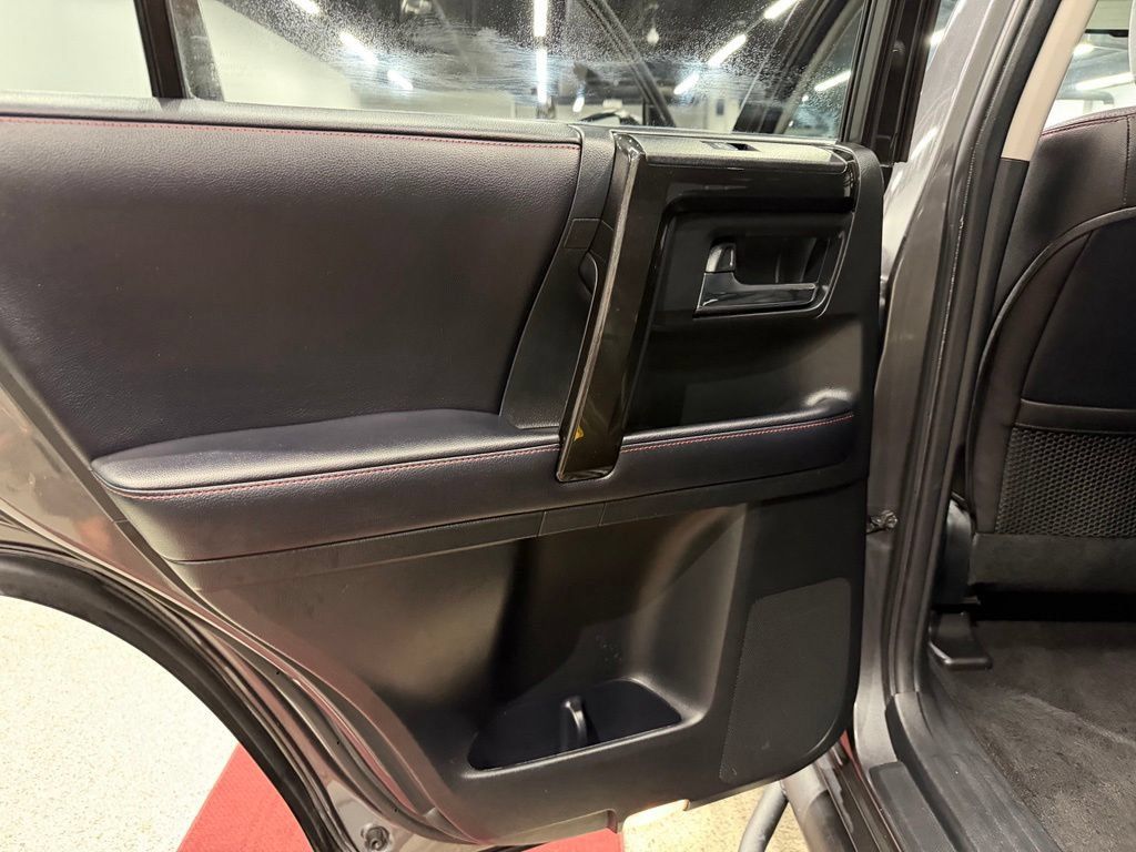 Used 2018 Toyota 4Runner TRD Off-Road Premium AWD/4WD image 27