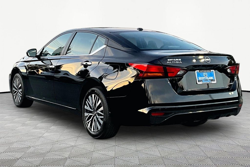 Used 2025 Nissan Altima 2.5 SV AWD/4WD image 5