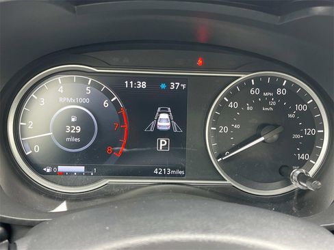 Used 2025 Nissan Versa SR w/ Trunk Package image 39