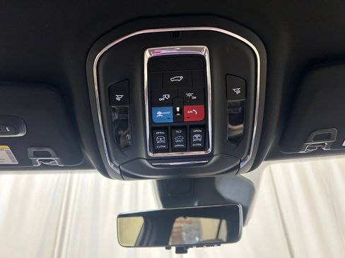 Used 2024 Jeep Grand Cherokee L Limited w/ Luxury Tech Group II AWD/4WD image 22