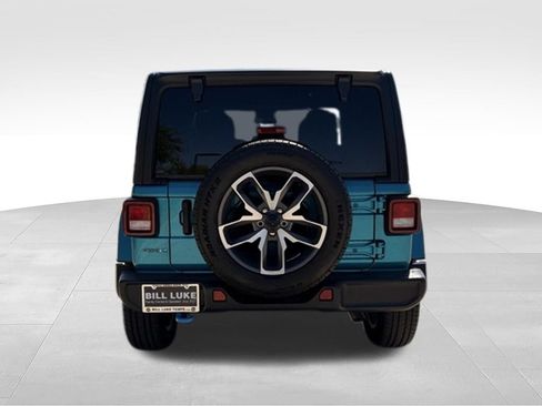Used 2024 Jeep Wrangler Unlimited AWD/4WD image 9
