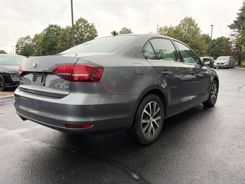 Used 2017 Volkswagen Jetta SE FWD image 5