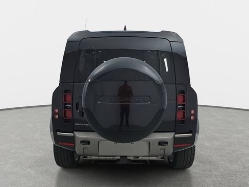 Certified 2024 Land Rover Defender 110 X-Dynamic SE image 8