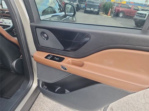 Used 2023 Lincoln Aviator Reserve w/ Equipment Group 201A image 21
