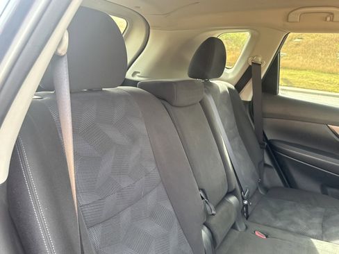 Used 2015 Nissan Rogue SV w/ SV Premium Package image 23