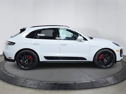 Used 2025 Porsche Macan GTS image 8