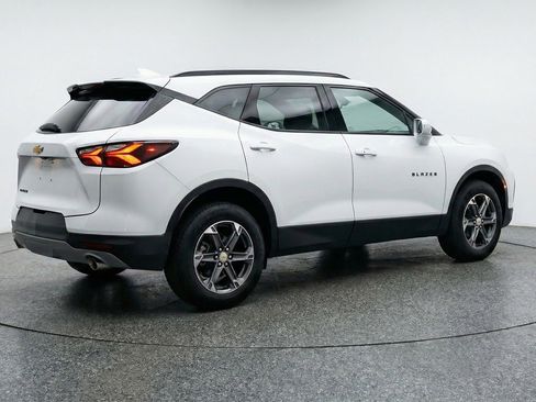Used 2025 Chevrolet Blazer LT FWD image 9
