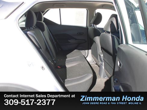 Used 2022 Nissan Kicks S image 8