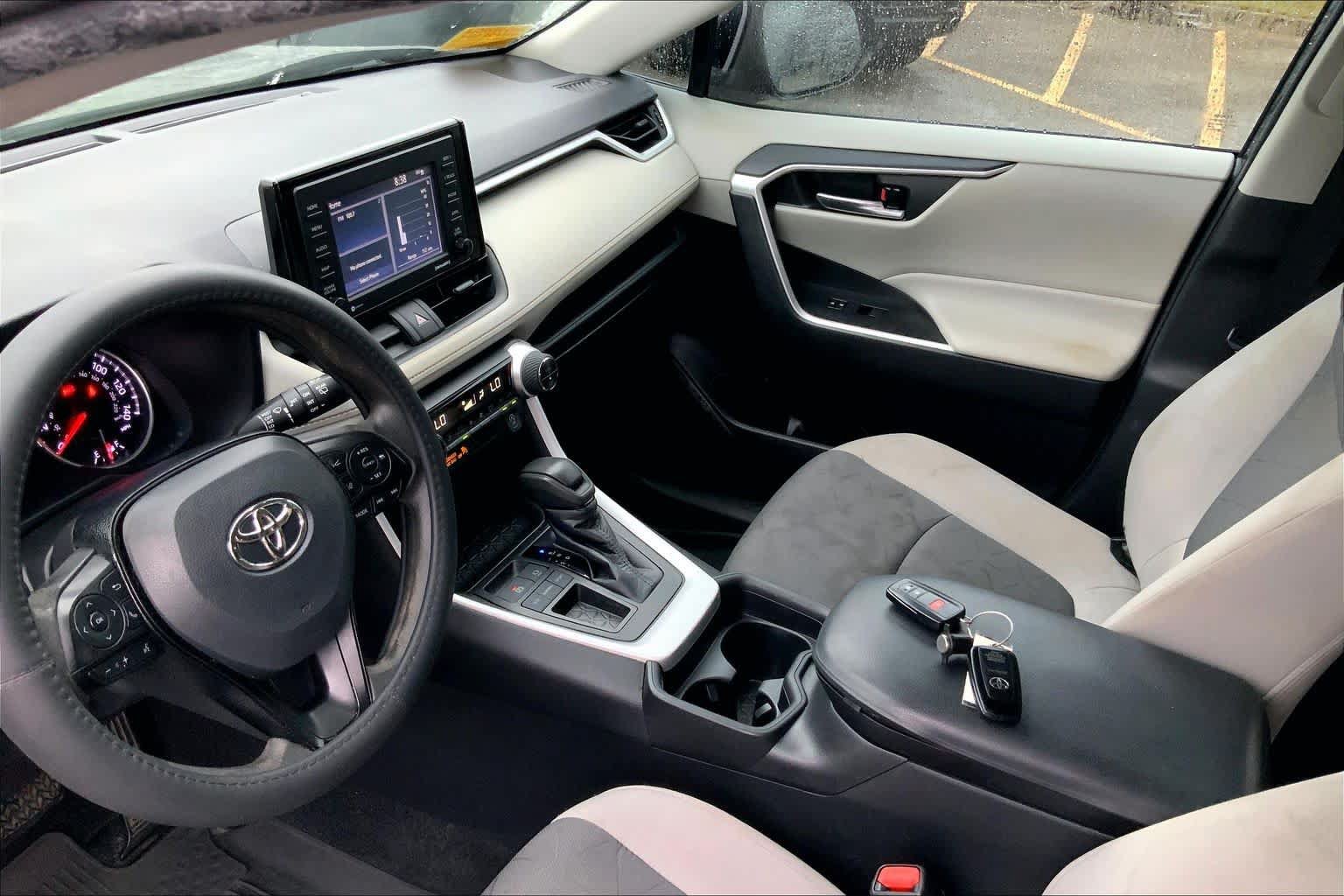 Used 2021 Toyota RAV4 XLE FWD image 16