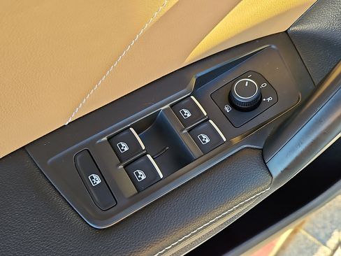 Certified 2022 Volkswagen Tiguan SE R-Line image 13