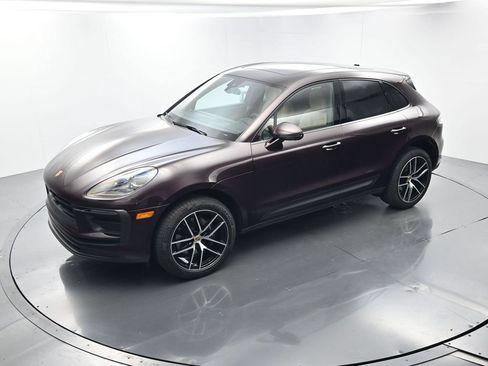 Certified 2025 Porsche Macan AWD/4WD image 35