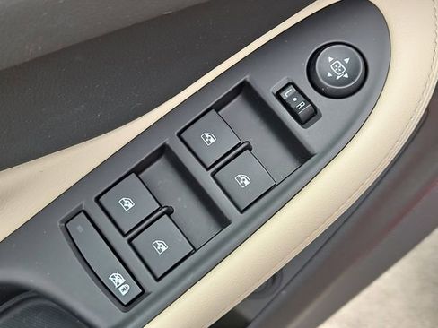 Used 2019 Buick Envision Essence image 18