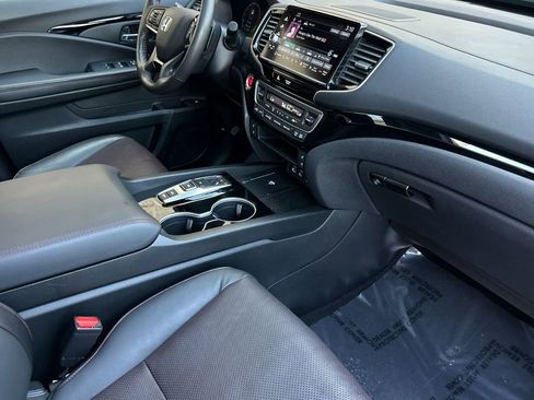 Certified 2025 Honda Ridgeline Black Edition image 17