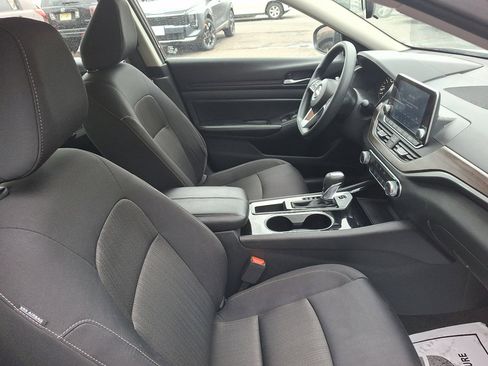 Used 2024 Nissan Altima 2.5 SV image 11