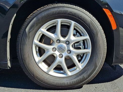 Used 2024 Chrysler Pacifica Touring-L FWD image 27