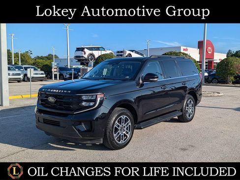 Used 2025 Ford Expedition Active AWD/4WD image 1