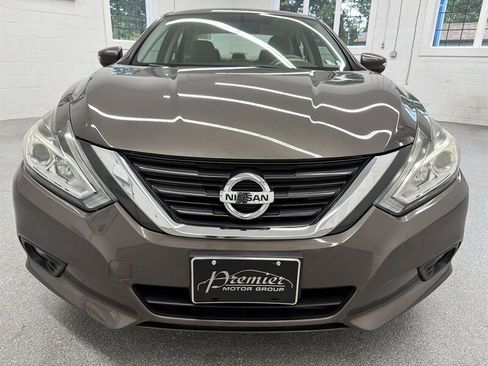Used 2016 Nissan Altima 2.5 SV w/ Convenience Package FWD image 2