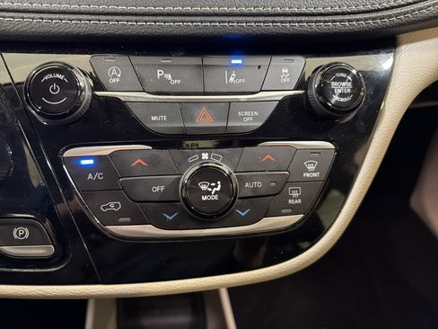 Used 2023 Chrysler Pacifica Touring-L w/ Road Tripper Package FWD image 18