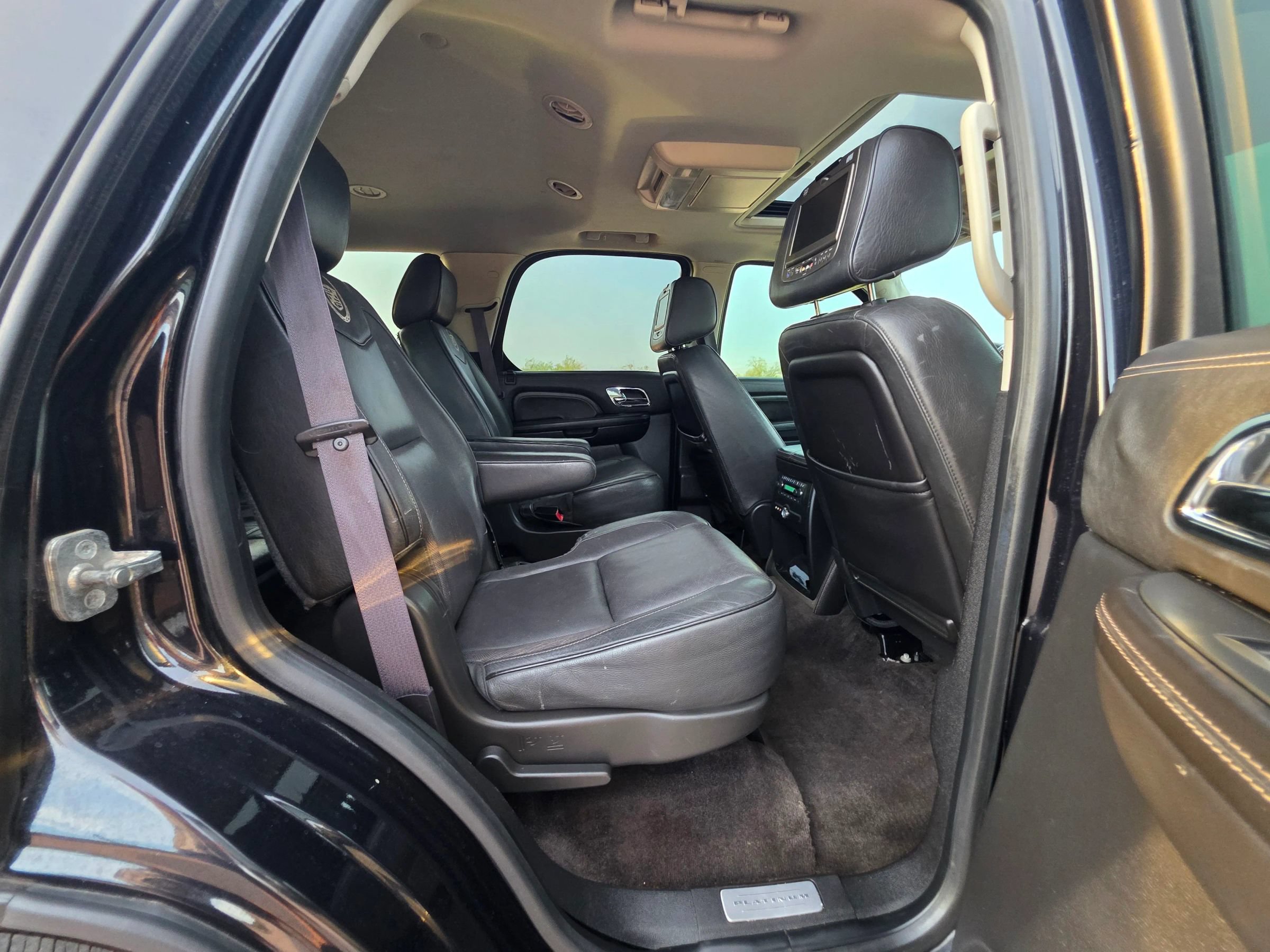 Used 2013 Cadillac Escalade Platinum AWD/4WD image 10