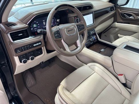 Used 2023 GMC Yukon XL Denali w/ Advanced Technology Package AWD/4WD image 9