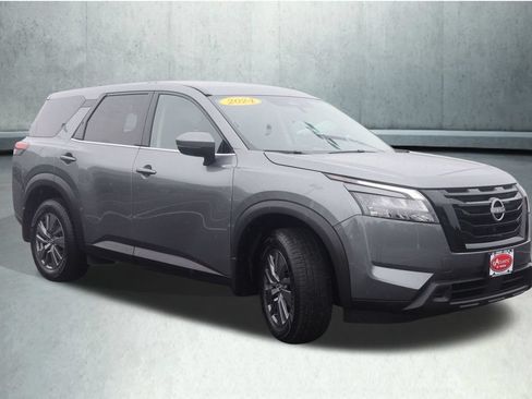 Used 2024 Nissan Pathfinder SV w/ Black Appearance Package AWD/4WD image 14