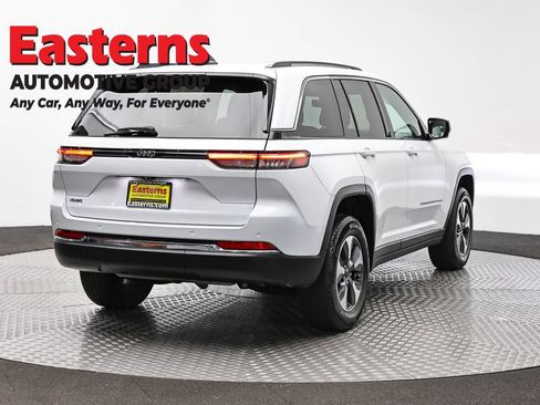 Used 2022 Jeep Grand Cherokee Limited 4xe w/ Luxury Tech Group II AWD/4WD image 5