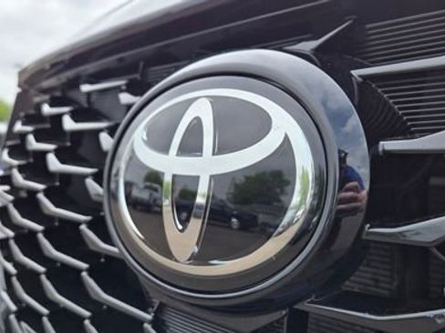Used 2024 Toyota Highlander XSE AWD/4WD image 9