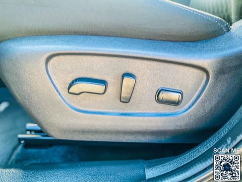 Used 2019 Nissan Rogue SV image 16