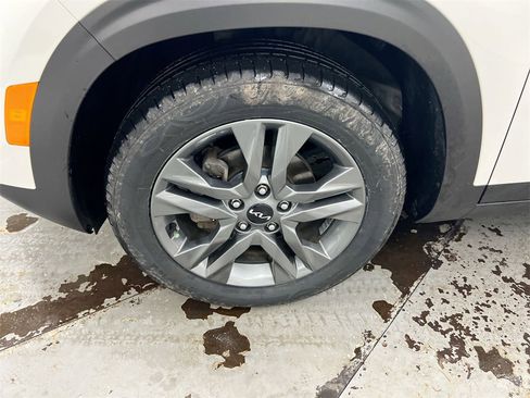 Used 2023 Kia Seltos S image 25