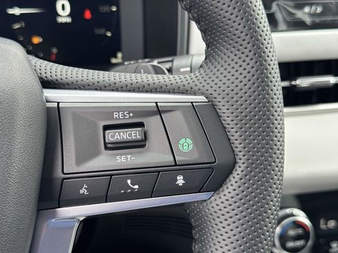 New 2025 Mitsubishi Outlander SE image 21