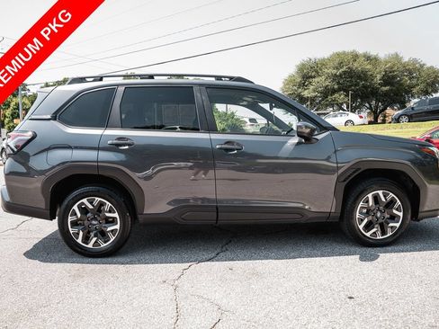Used 2025 Subaru Forester Premium AWD/4WD image 8