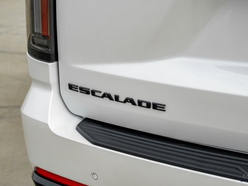 Used 2025 Cadillac Escalade V w/ LPO, Floor Liner Package image 28