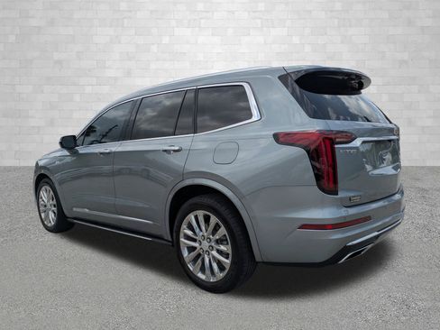 Used 2023 Cadillac XT6 Premium Luxury w/ Technology Package FWD image 4