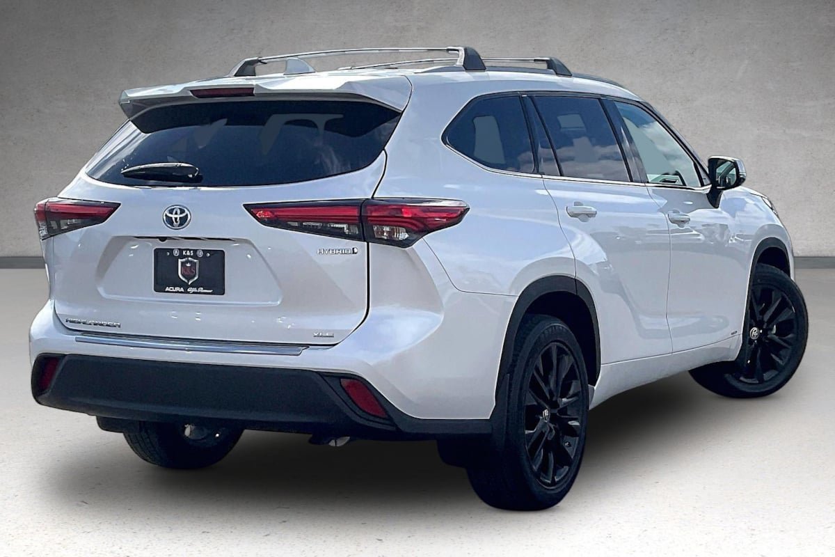 Used 2022 Toyota Highlander XLE AWD/4WD image 35