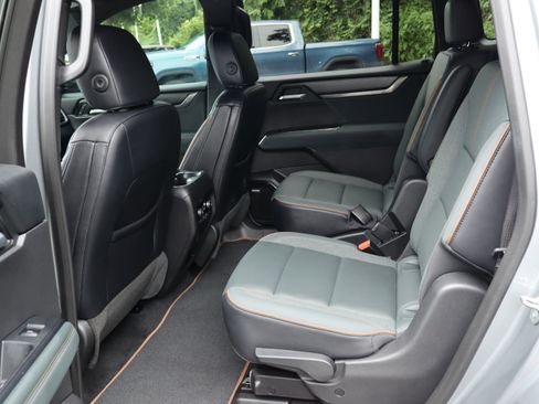Used 2025 GMC Acadia AT4 w/ Luxury Package AWD/4WD image 34