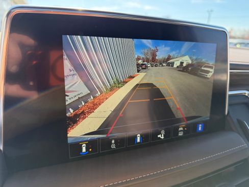 Used 2023 GMC Yukon SLT w/ SLT Premium Package image 24