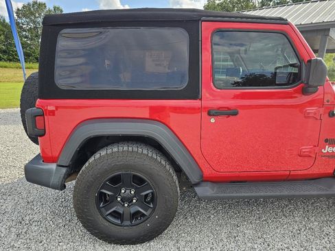 Used 2019 Jeep Wrangler Sport AWD/4WD image 12