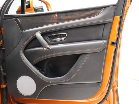 Used 2019 Bentley Bentayga image 88