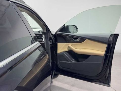 Used 2019 Audi Q8 Prestige w/ Luxury Package AWD/4WD image 9