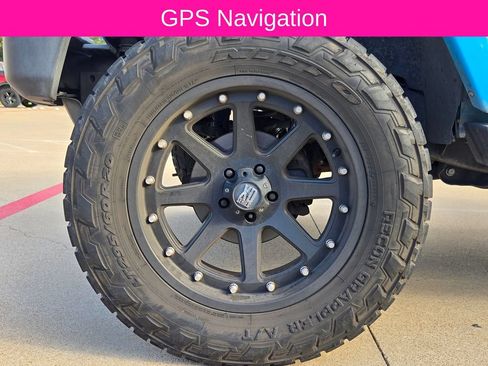 Used 2017 Jeep Wrangler Unlimited Sahara w/ Connectivity Group AWD/4WD image 10