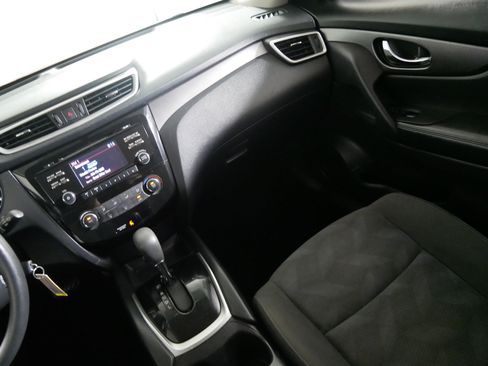 Used 2016 Nissan Rogue S w/ Appearance Package AWD/4WD image 11