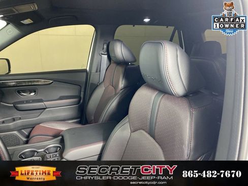 Used 2025 Honda Pilot Black Edition image 10