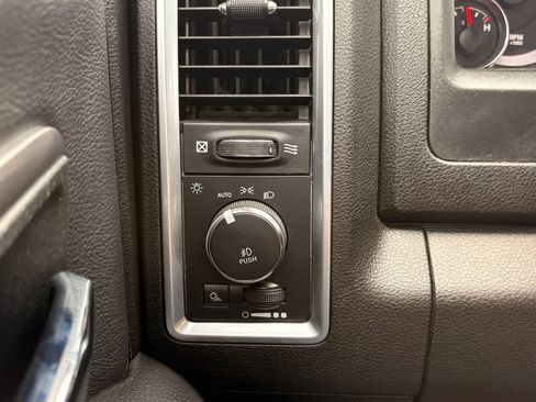 Used 2022 RAM 1500 Classic Warlock w/ Ceramic Grey Warlock Package AWD/4WD image 15