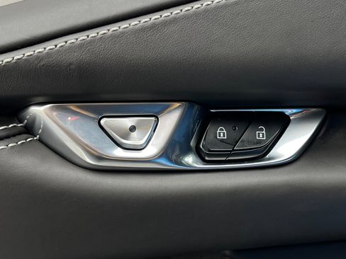 Used 2023 Chevrolet Corvette Stingray Premium Conv w/ Z51 Performance Package image 45