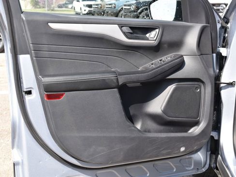 Certified 2022 Ford Escape SE w/ SE Sport Appearance Package image 8